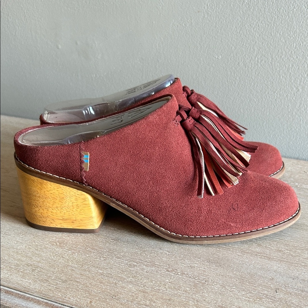 Tom’s boho Rust Tassel Loafers Vintage Inspired Block Heel Clogs Womens Size 7.5